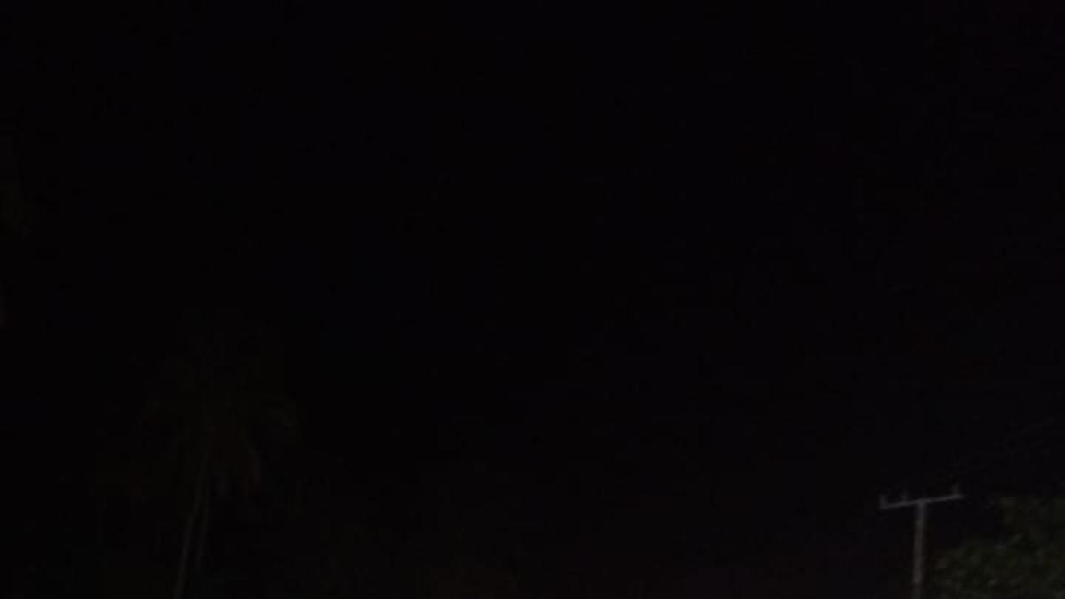 Protestas por apagones paralizan tránsito en la carretera Barahona-Enriquillo