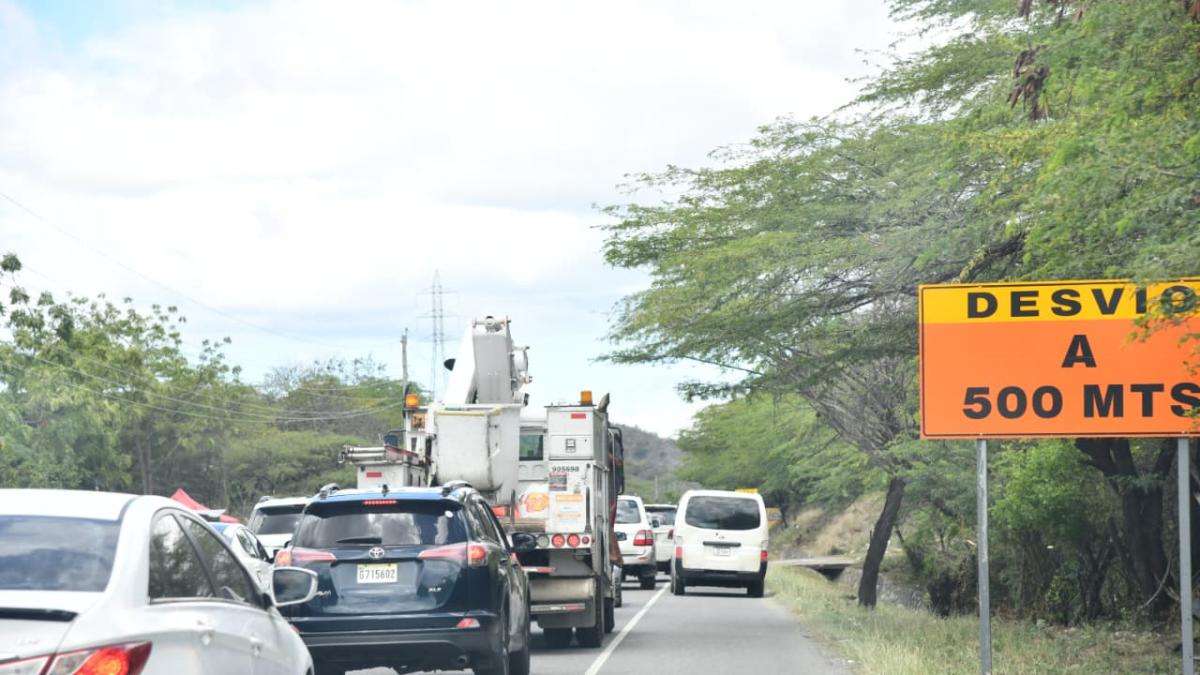 Más de 720 mil vehículos salieron de Santo Domingo durante este Miércoles y Jueves Santo, 200 mil más que en 2025