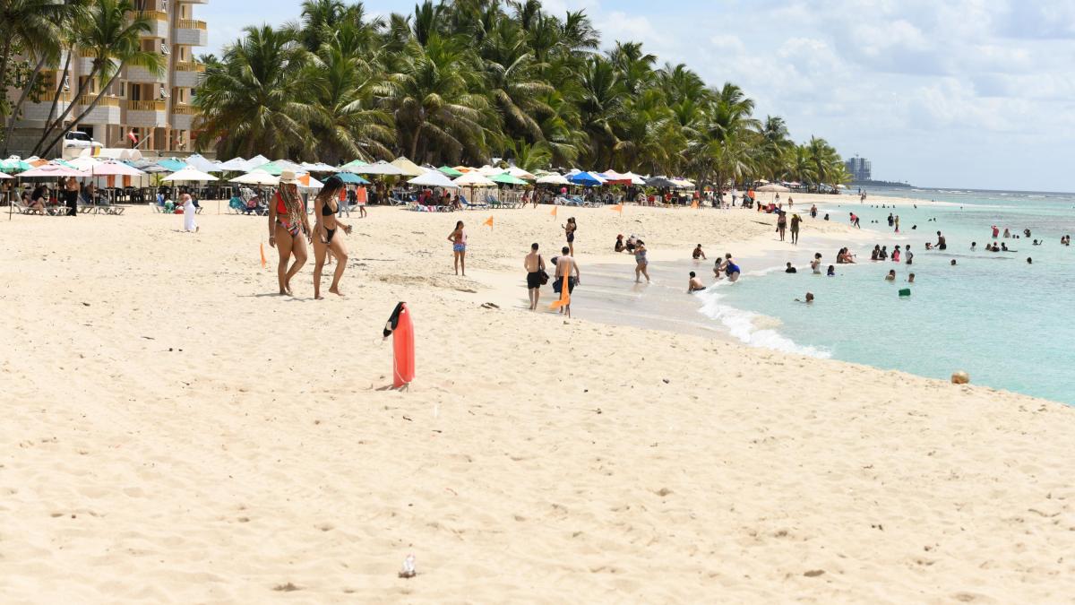 Tener relaciones sexuales en playa, río y piscina aumenta el riesgo de contraer ETS, según experta