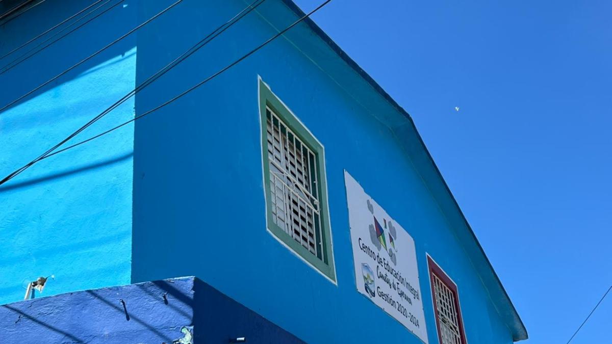 
        Escuela de Santiago Oeste obtiene distinción
    