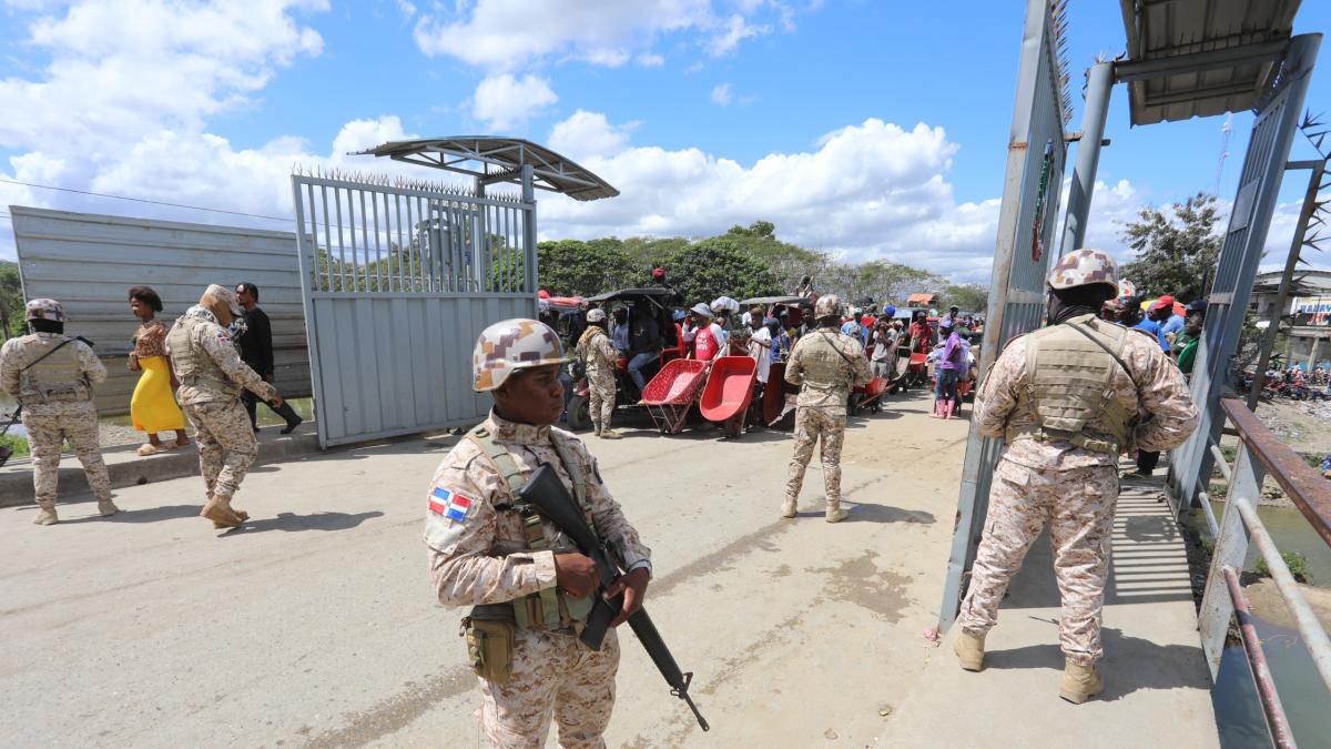 
        Haitianos en la frontera confían que Fuerza antipandillas restablezca seguridad en su país
    