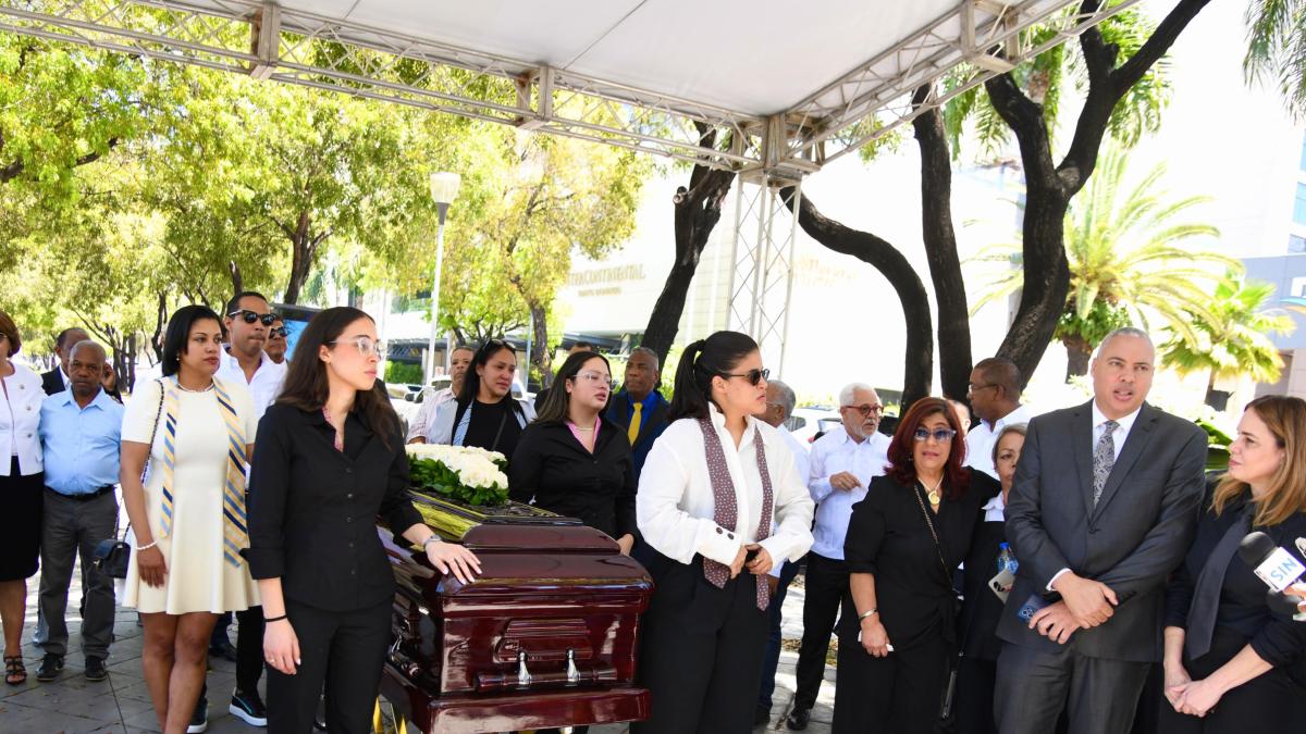 Despedida a Carlos Batista: “¿Acaso al cielo habrá llegado un hombre más bello, más elegante, más fino que él? Lo dudo”