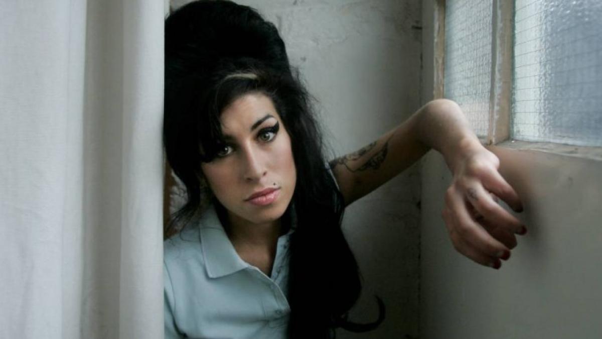 El padre de Amy Winehouse pierde la demanda por los fondos que sus amigos obtuvieron vendiendo objetos de colección de la cantante