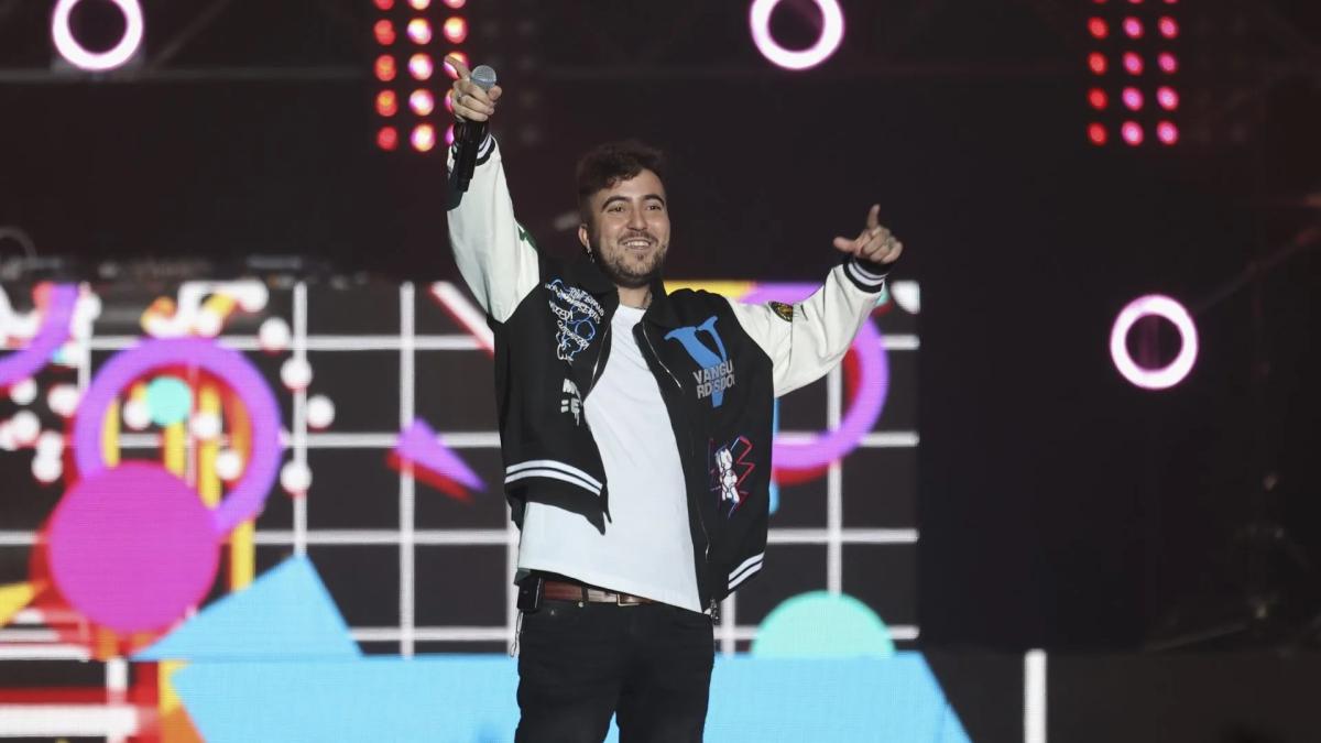 Beret: el cantautor que nació como amateur en Youtube debutará este martes en Santo Domingo