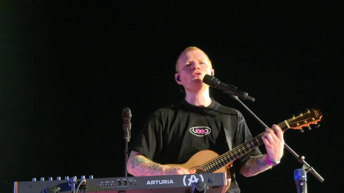 “¿KLK, Santo Domingo?”: Ed Sheeran convierte Estadio Quisqueya en escenario de sentimientos y euforia