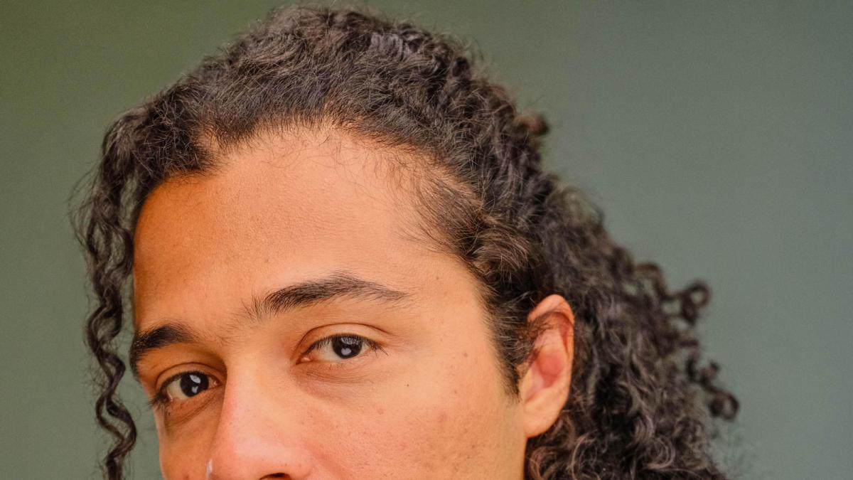 Dominicano Víctor Arcturus Estrella, seleccionado por Willem Dafoe para la Bienal de Venecia