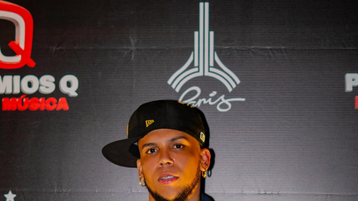 Dixson Waz es reconocido en los Premios Q 2026 por su trayectoria en la música