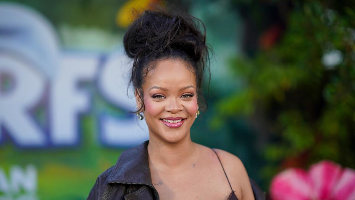 Un juez ordena una evaluación de salud mental para la mujer acusada de intentar asesinar a Rihanna
