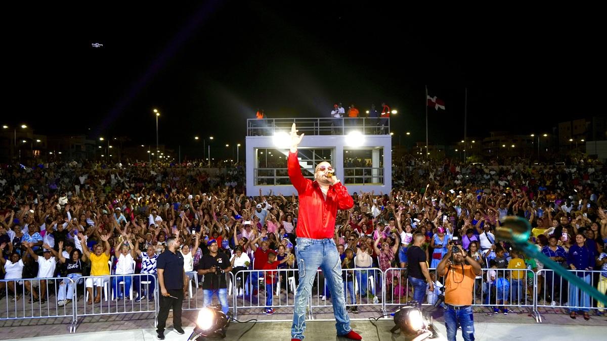 Celebraciones multitudinarias en Neiba, Azua y Ciudad Juan Bosch por el Día de las Madres