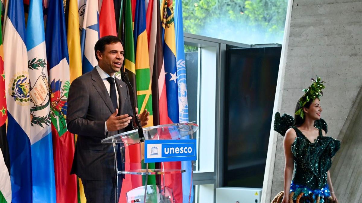 Roberto Ángel Salcedo encabeza la Semana de América Latina y el Caribe en la UNESCO