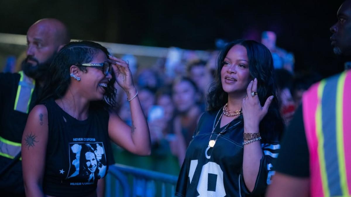 Tokischa y Rihanna se encuentran en festival de música y el momento se vuelve viral en redes