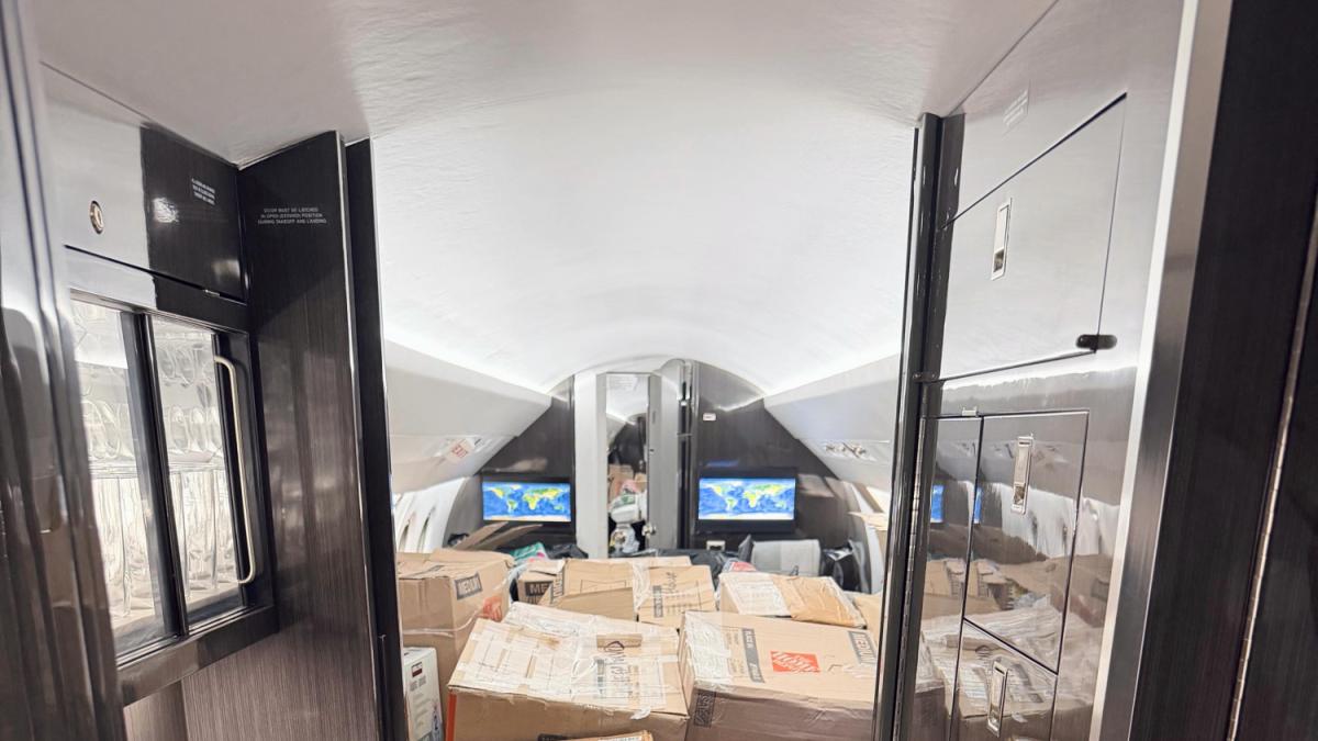 Nicky Jam viaja a Venezuela en su propio avión privado lleno de suministros para donar