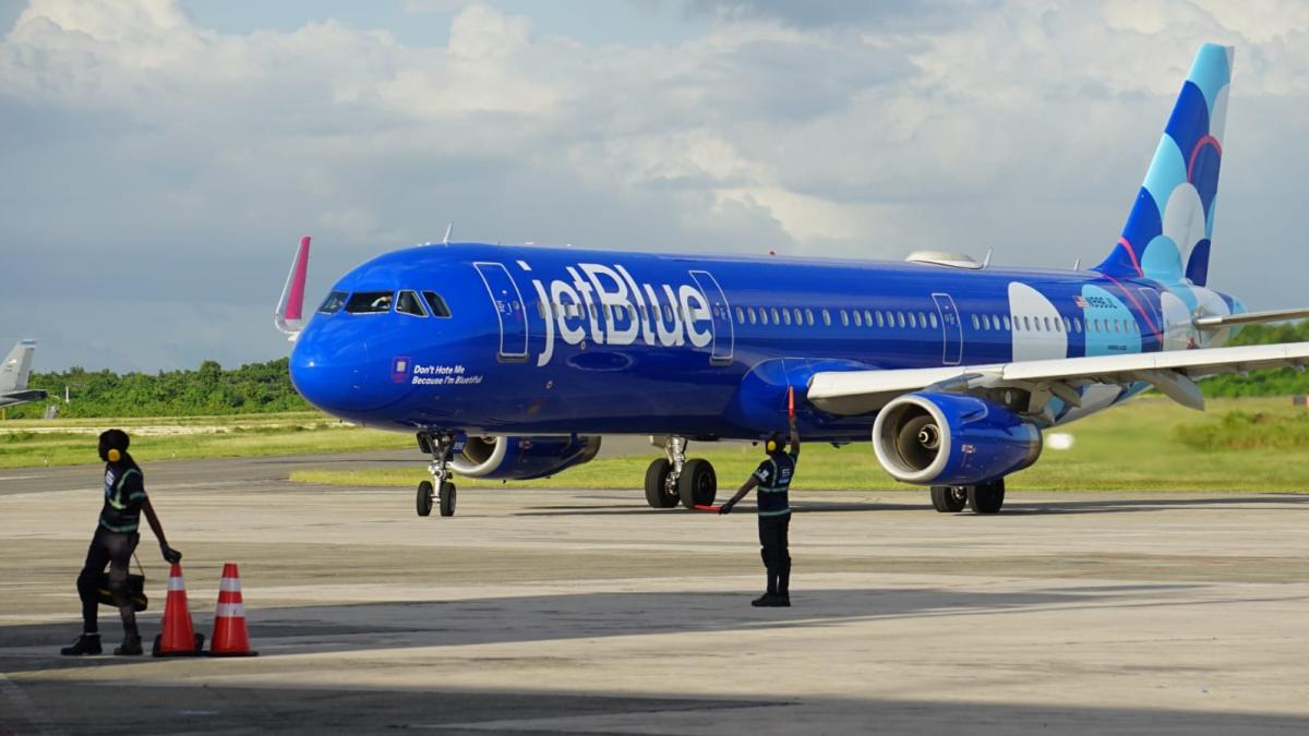 Tormentas en el noreste de EEUU provocaron retrasos y cancelaciones de vuelos de JetBlue
