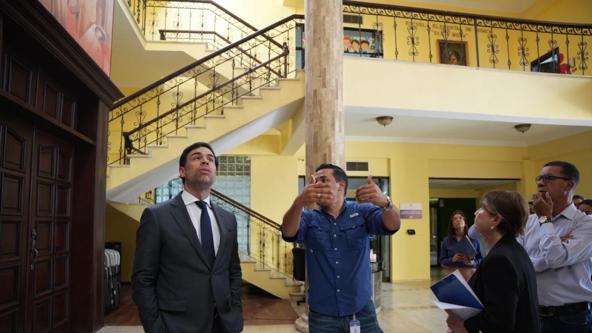 Roberto Ángel Salcedo supervisa remodelaciones de la Sala Manuel Rueda y escuelas de Bellas Artes