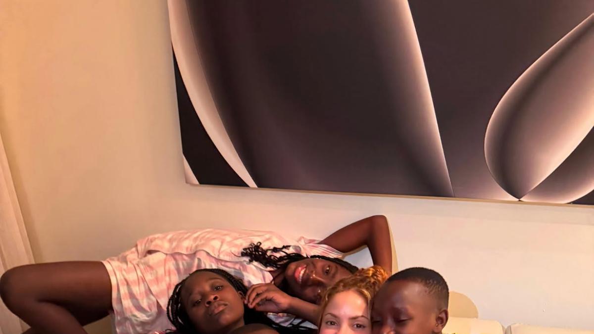 Shakira descansa en Miami junto a los niños de Ghetto Kids con los que bailó en el Mundial