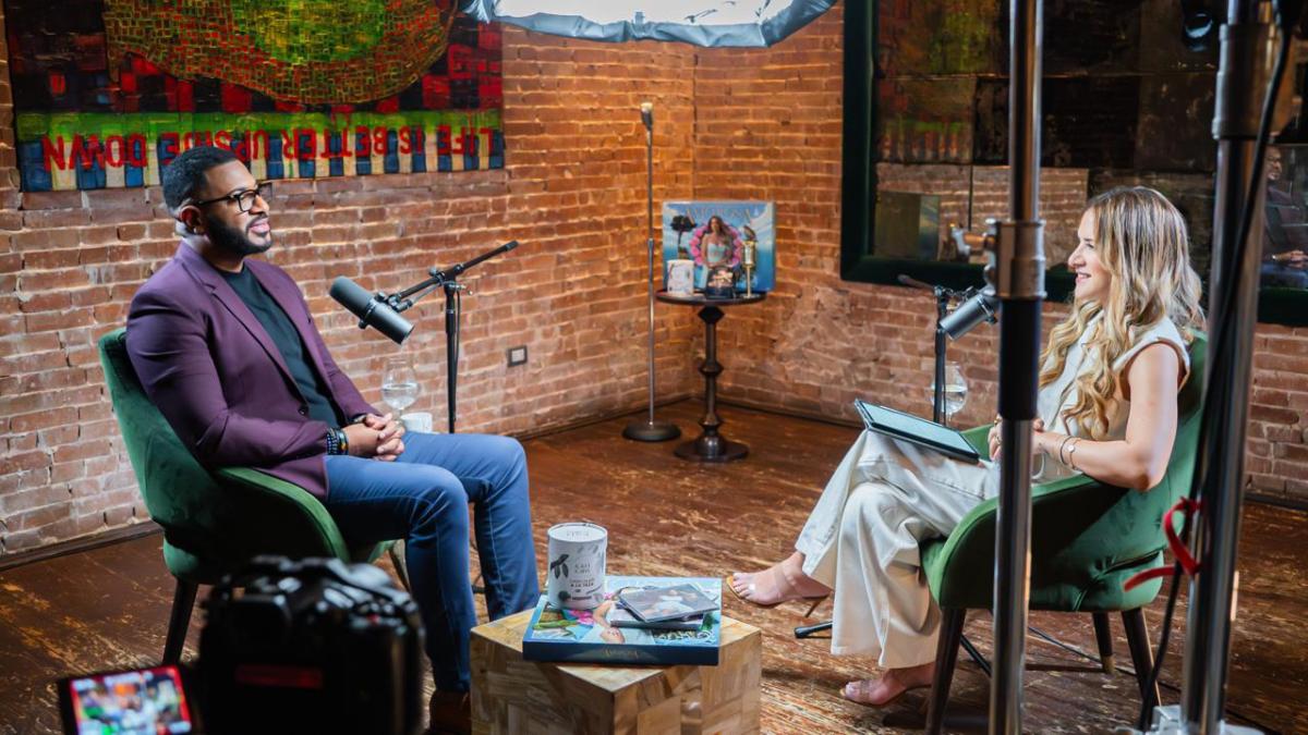 Nathalie Hazim celebra la segunda temporada de su podcast «Cinco Palabras»