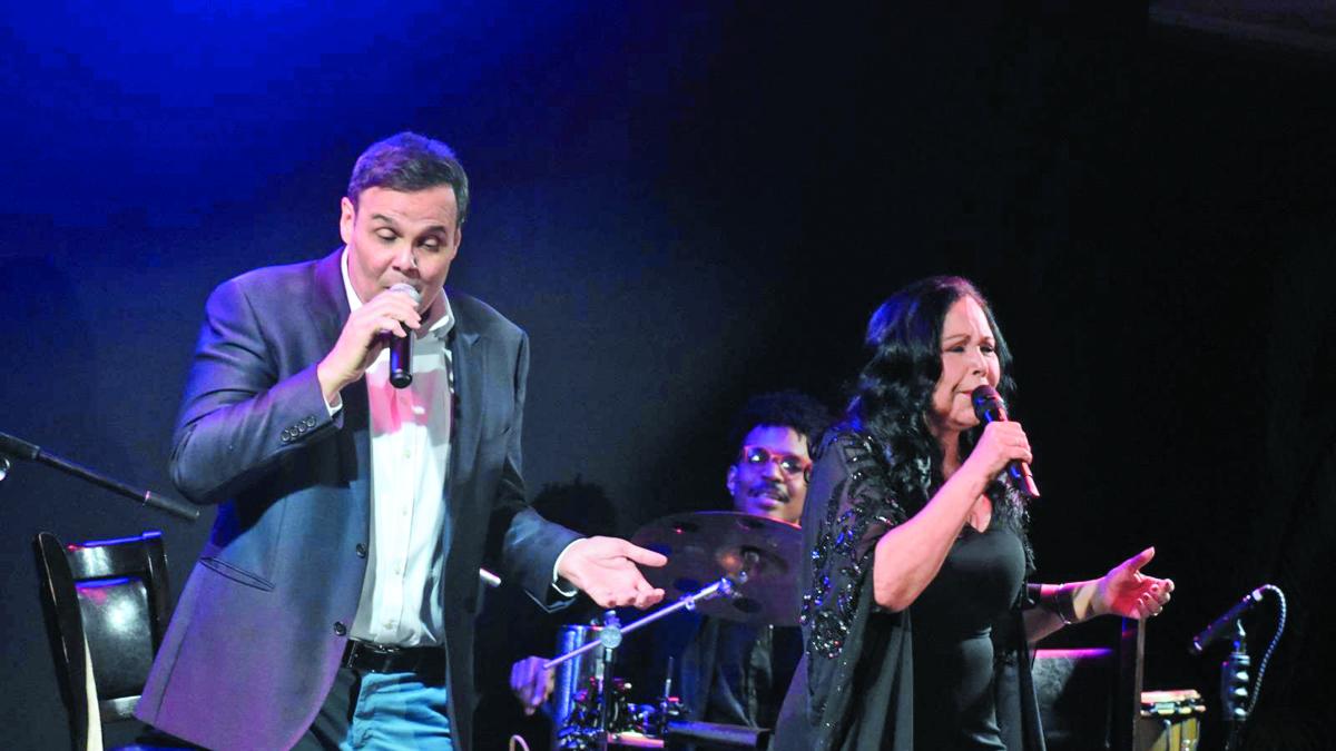 Frank Ceara y Adalgisa Pantaleón van a Santiago con “Íntimo”
