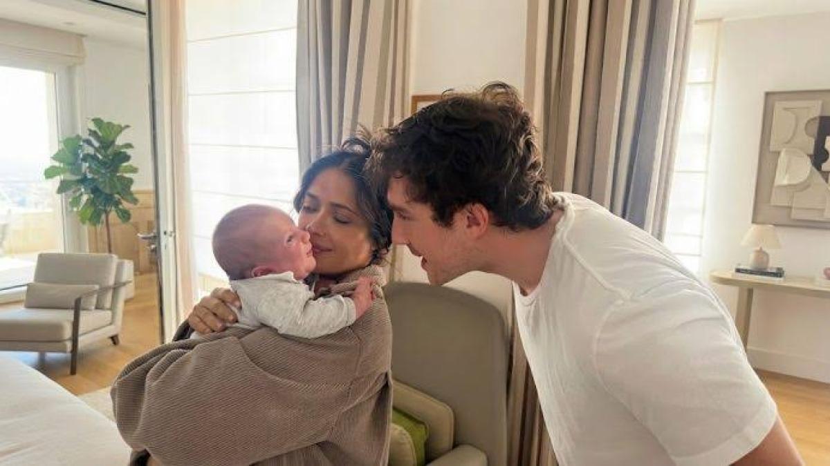 Salma Hayek se convierte en abuelastra