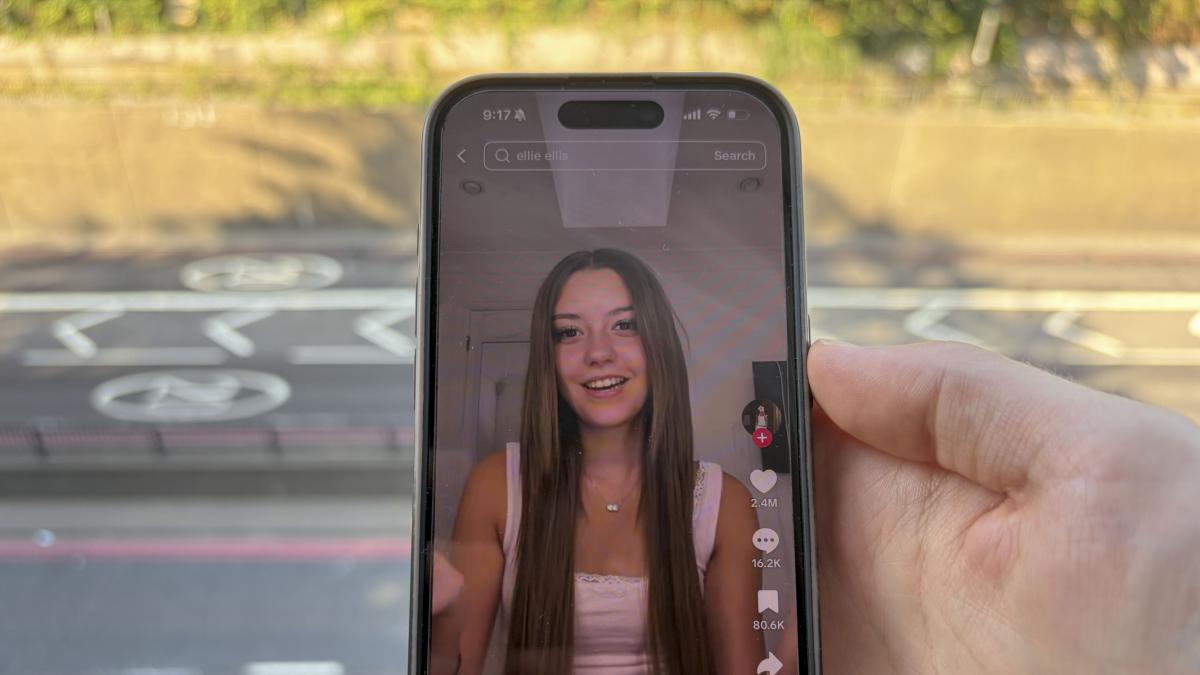 Ellie Ellis, la adolescente que ha «conquistado» el algoritmo de TikTok y nadie sabe cómo