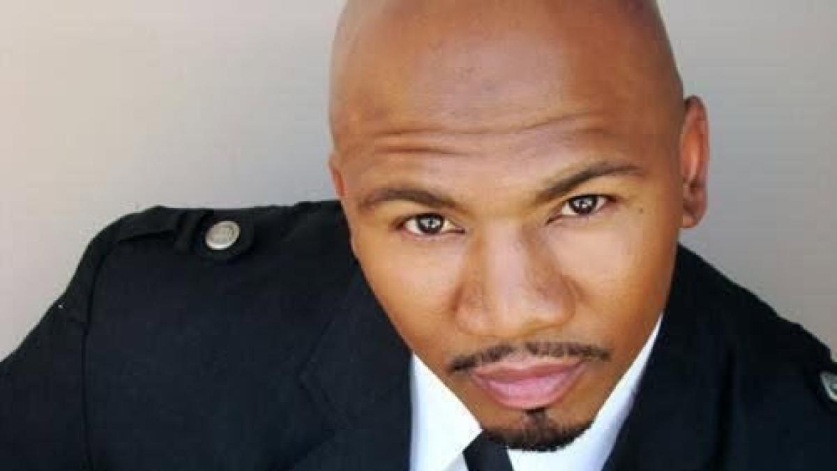 Samuel Monroe Jr., actor de la serie policíaca “NYPD Blue”, muere tras luchar contra la meningitis