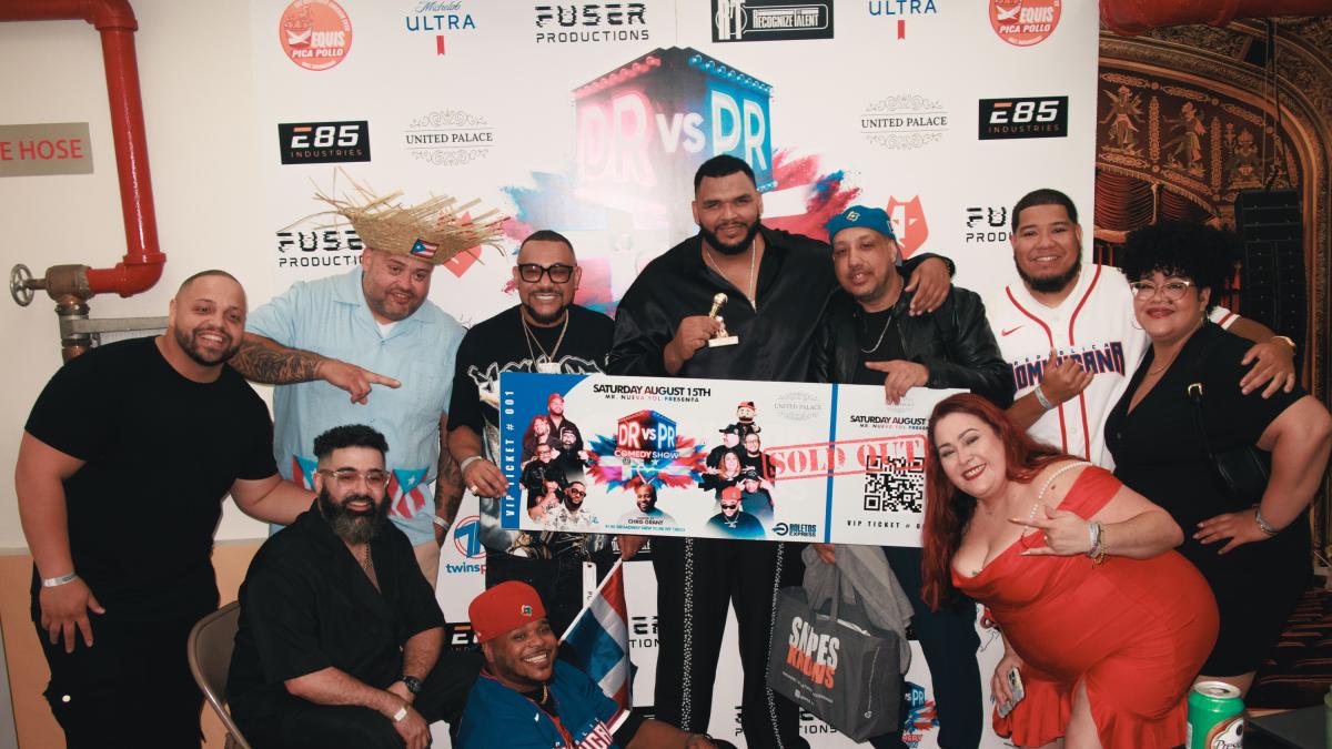 Comediantes dominicanos y puertorriqueños logran espectáculo a casa llenan en el United Palace Theater
