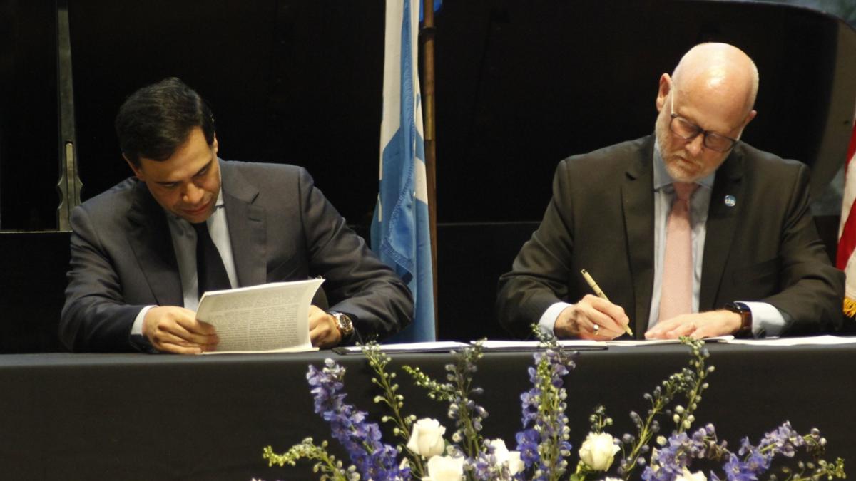 Roberto Ángel Salcedo impulsa la formación artística en convenio con Cleveland Institute of Music