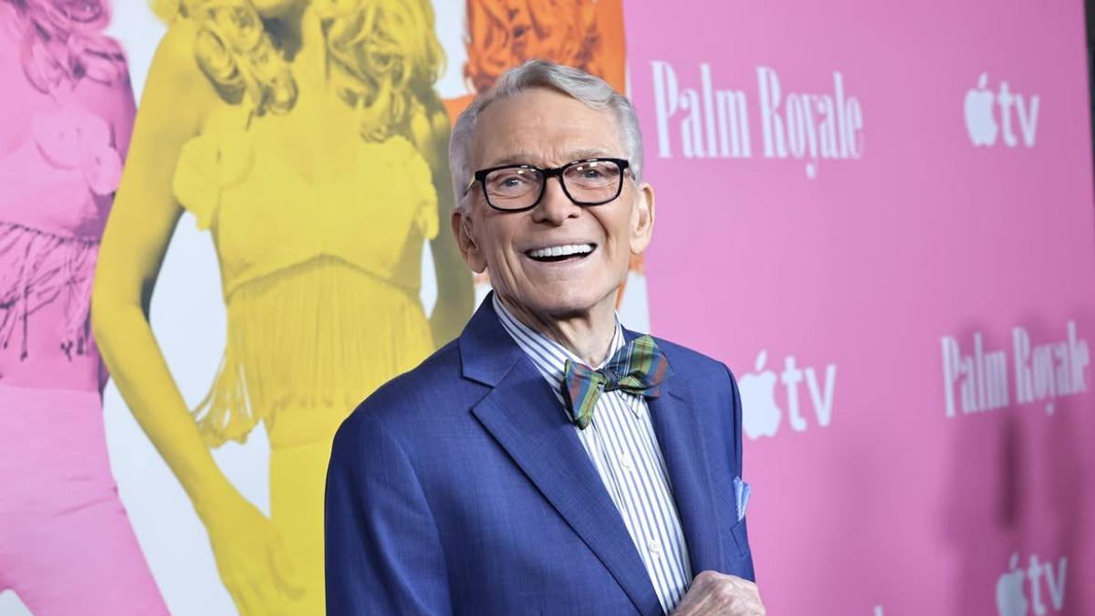 Muere Bob Mackie, el diseñador detrás de los icónicos looks de Cher y otras estrellas