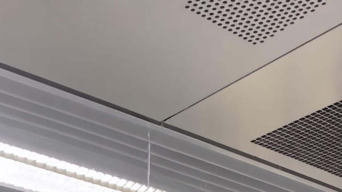 Usuarios denuncian filtración en uno de los vagones del Metro de Santo Domingo