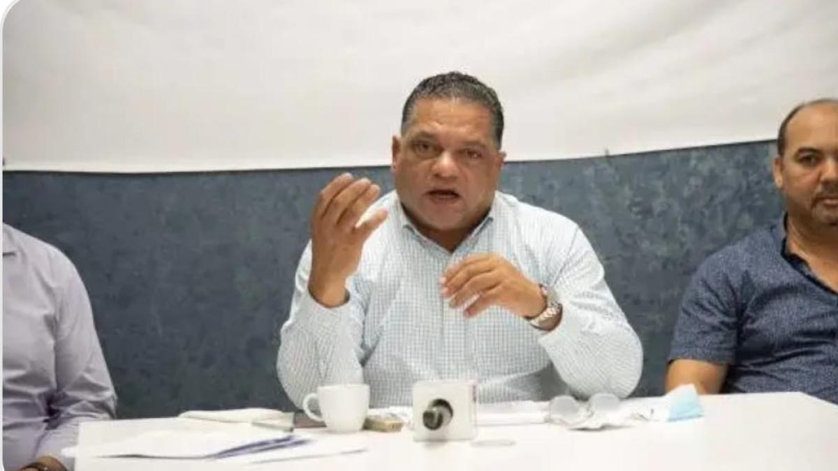 Mario Díaz apoya al editorial del Listín Diario