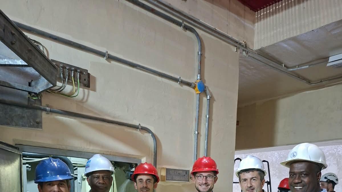 Misión de Agencia Francesa de Desarrollo visita centrales Jigüey y Aguacate