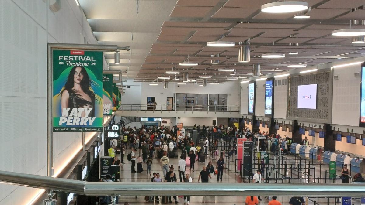 Avería en centro de control aéreo de EEUU provoca cancelaciones y deja pasajeros varados en AILA