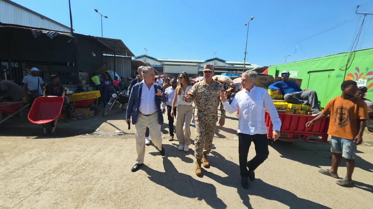 Delegación del Parlamento Europeo recorre frontera; reconocen Haití necesita ayuda de la comunidad internacional