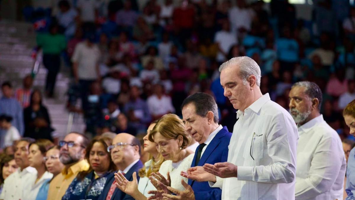 Abinader: "El Gobierno pasa, los hombres pasan, pero Dios permanece"