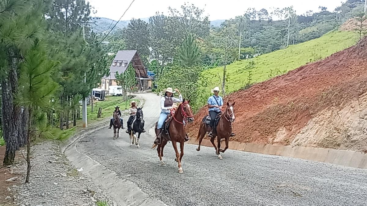 Más de 800 caballos y otros animales participan en cabalgata nacional en Rancho Arriba de Ocoa