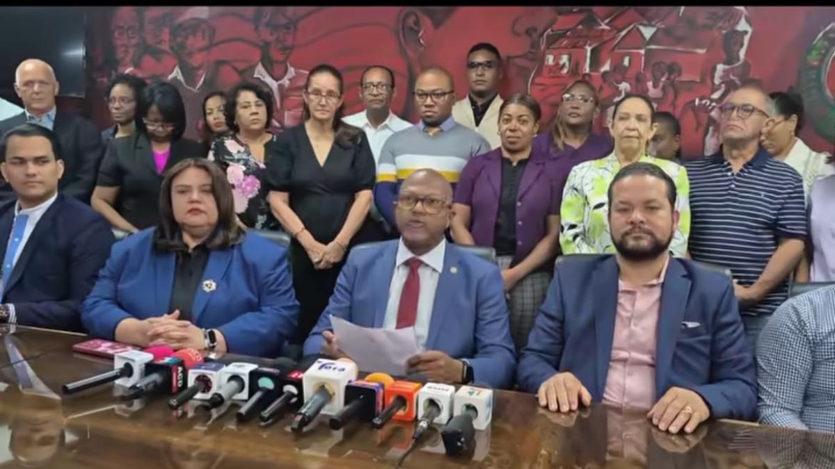 Médicos convocan a paro nacional de 24 horas para el martes 13 de octubre