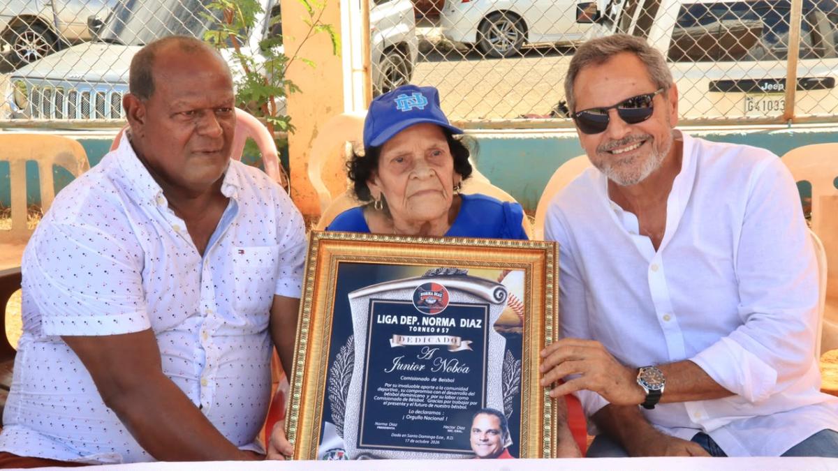 Junior Noboa elogia a doña Norma Díaz
