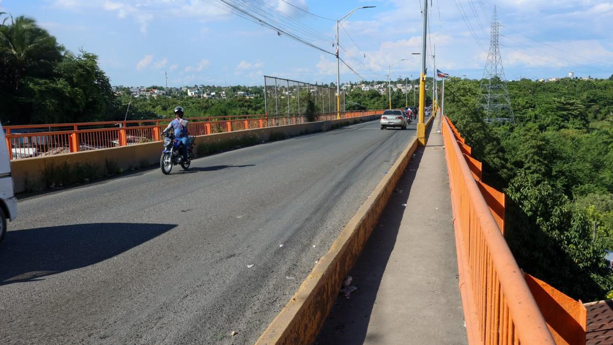 MOPC anuncia restricciones de circulación de vehículos pesados en el puente de La Barquita