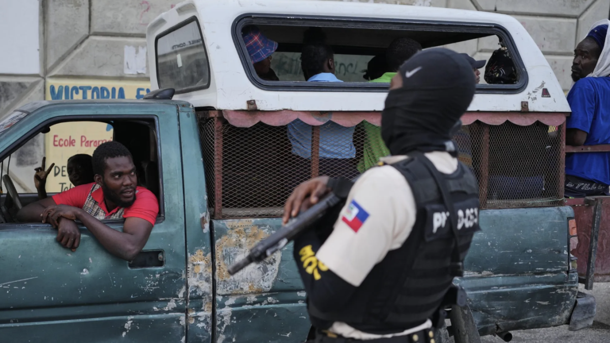 Fuerza antipandillas advierte a criminales que cumplirá mandato en Haití pese a violencia