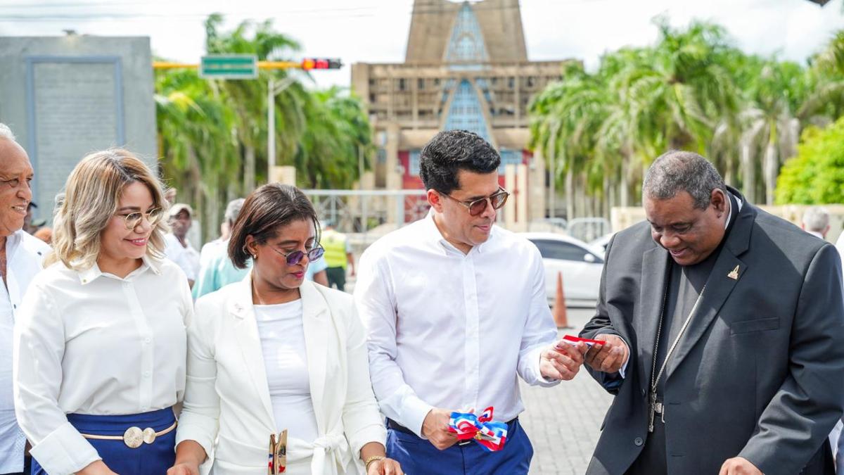 Collado inaugura obras en la ciudad de Higüey