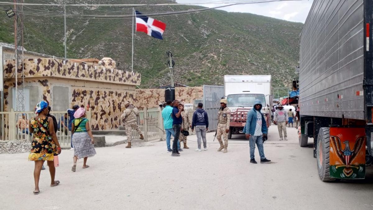 Presencia militar aumenta en Jimaní mientras el paso fronterizo de Mal Paso permanece abierto
