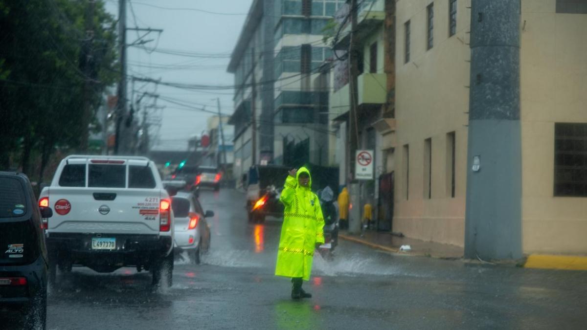 COE sube a 23 las provincias bajo alerta por fuertes lluvias
