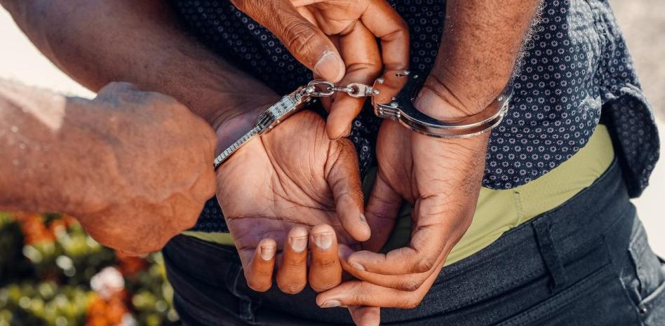 Ministerio Público arresta inspector migratorio que exigió un soborno de RD$100 mil a mujer