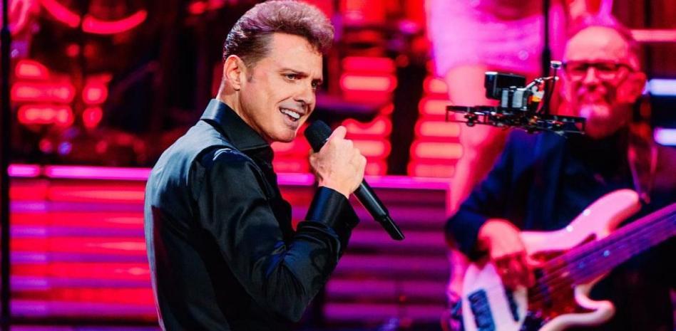 Luis Miguel se recupera de intervención quirúrgica en Nueva York