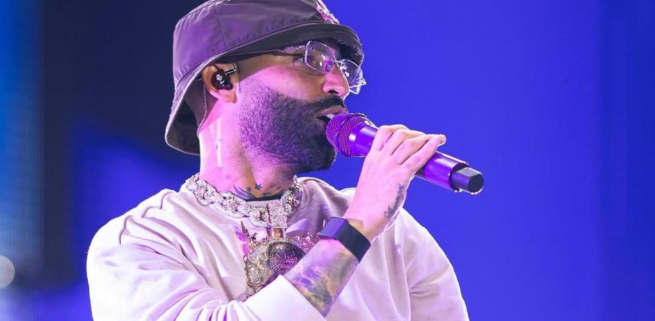 Arcángel es ‘cancelado’ en redes por defender la colonización durante un concierto en España
