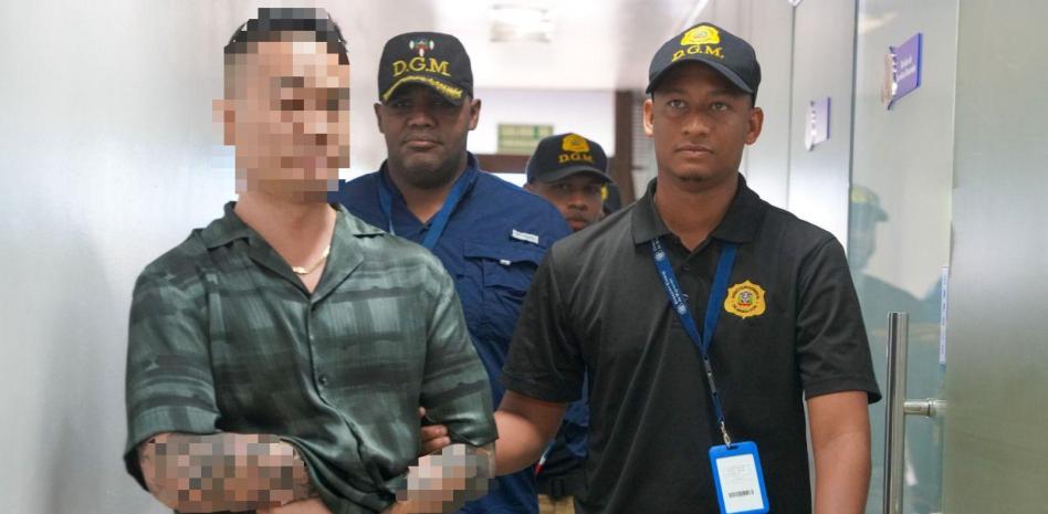 Aplazan medida de coerción contra chino propietario de Mudan acusado de violencia de género