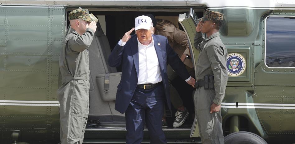 Investigan la corta distancia que hubo entre el helicóptero de Trump y un avión comercial