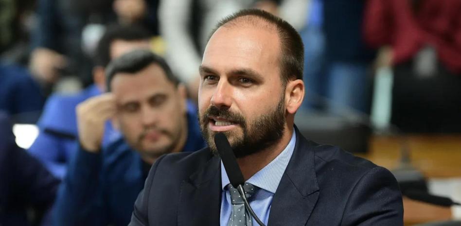 Un hijo de Bolsonaro condenado a cuatro años de cárcel en Brasil por hacer lobby por su padre en EEUU