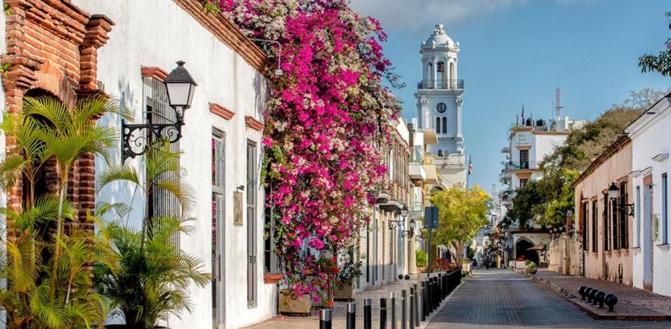 Interponen recurso ante el TC para obligar a entidades a imponer orden en Gascue y la Zona Colonial