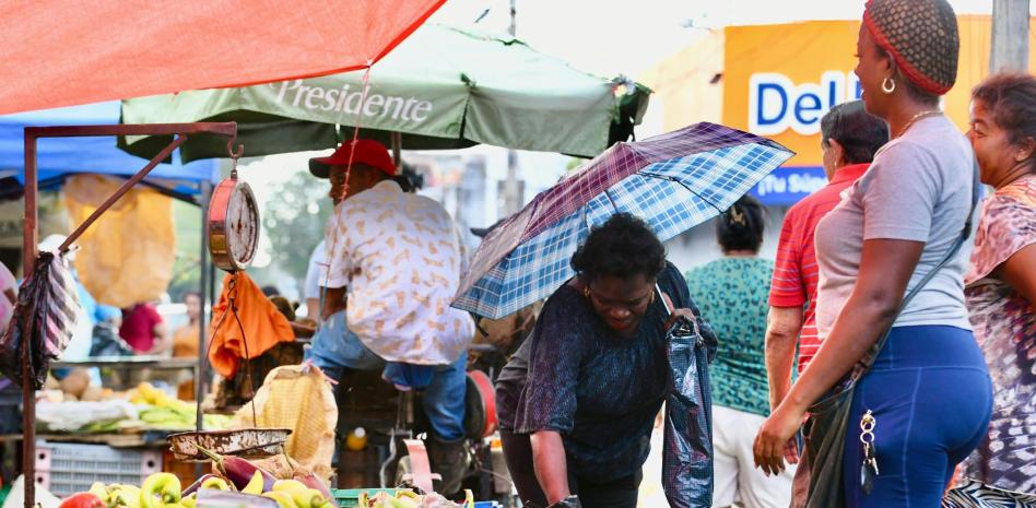 Inflación interanual se mantiene encima del rango meta en 5.35%