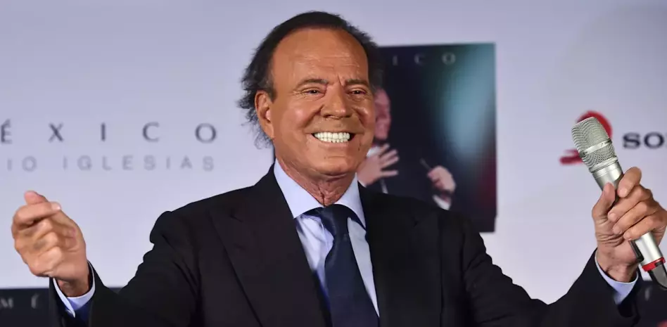 Julio Iglesias se querellará contra elDiario.es al no retractarse por denuncia de exempleadas